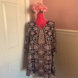 Flowy Patterned Tunic Top with 3/4 Sleeve and Criss-Cross Detail, size M